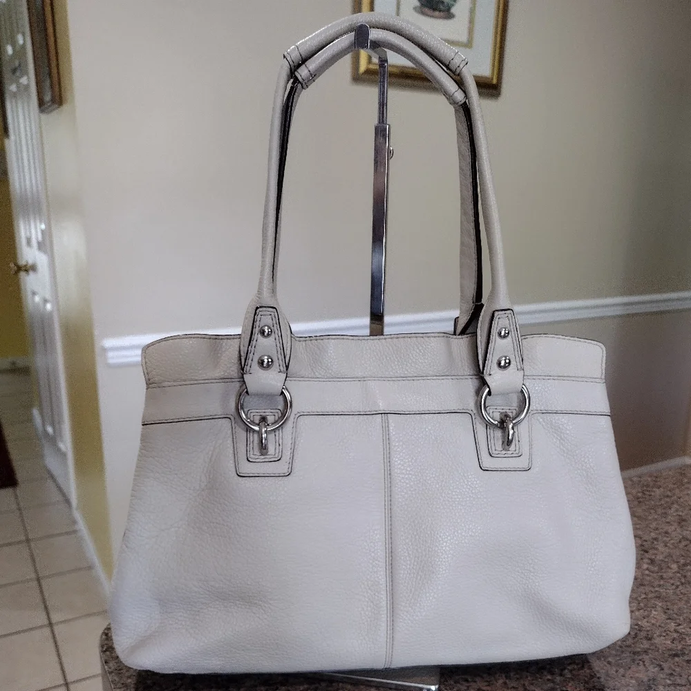 Beautiful  Penelope pebbled leather coach bag with ruffle top